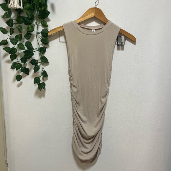 Side Ruched Dress - Picture 3 of 5